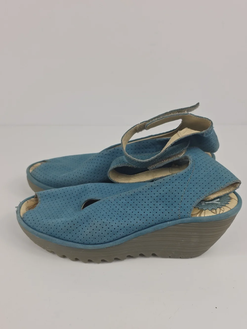 Fly London Yala Perfored Leather Women's Wedge Size EU 38 - US 7.5